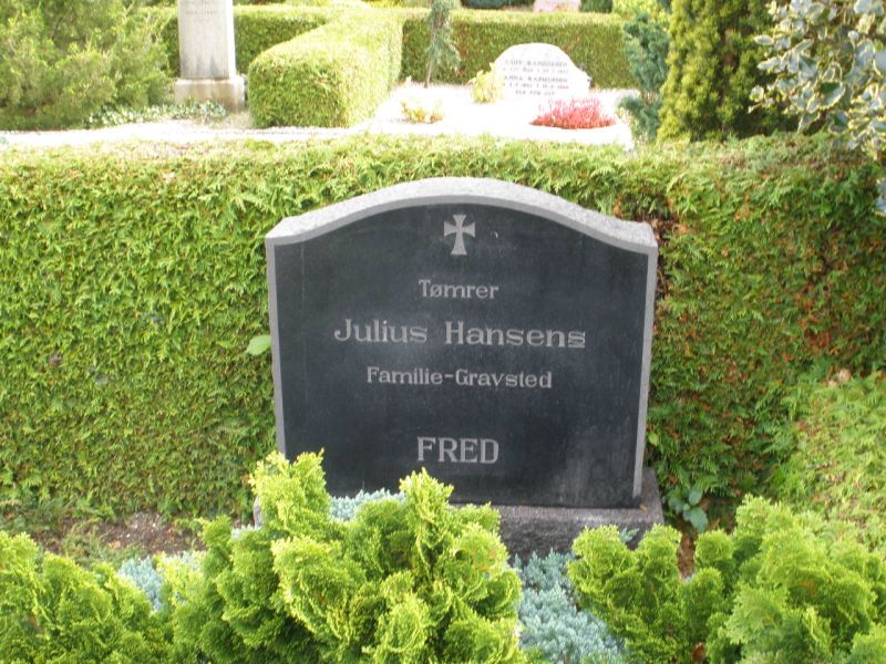 Julius Hansen's familiegravsted.JPG